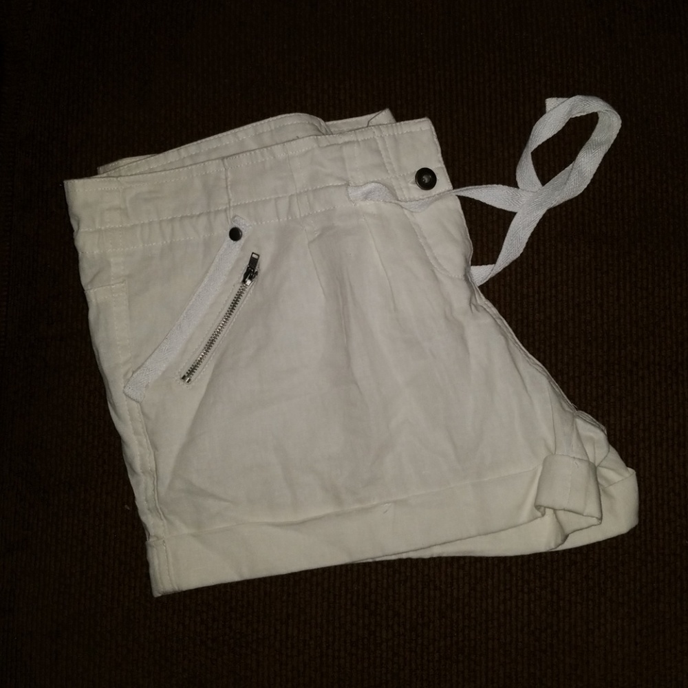 Max Rave 100 % linen juniors cream color shorts